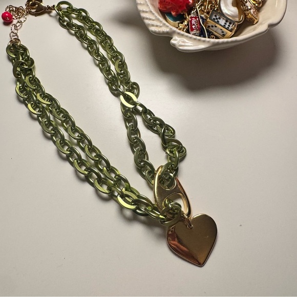 Gold heart Y2k chain necklace , 2000s nostalgia, chunky trendy necklace - Picture 4 of 9